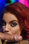 chesty Cosplay redhead Britney amber het nemen van een Cumshot op haar Tong