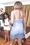 latina Babe amile Águas poses no um curto saia mostra ela Peitos