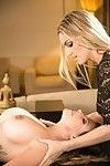 Brunette Ryan Ryans krijgt een hot lesbische massage Van Danica Dillon in home!