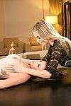 Esmer Ryan Ryans alır bir Sıcak lezbiyen masaj Gelen Danica Dillon at home!