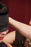 leren hoe zintuiglijke ontbering gebruik blindfolds, earphones, hoofd boxes, en meer