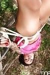 morena milf Nikita bellucci é mostrando fora ao ar livre no ela cor-de-rosa Vestido
