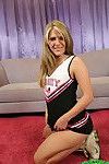 Flexy líder de torcida Megan Reece expondo ela pequeno mamas e amplo cuzinho