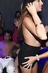 पार्टी लड़कियों liven बातें ऊपर के साथ जंगली समूह सेक्स कमबख्त में नाइट क्लब