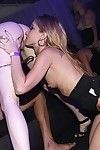 festa meninas liven coisas até com selvagem Grupo Sexo Caralho no clube nocturno