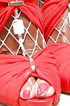 cattivo maturo regno unito donna signora Sarah modellazione Topless all'aperto in calze a rete