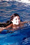 latina 丰满 克里 玛丽 和 她的 大 色情明星 装 获得 湿 在 游泳池