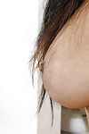 矮矮胖胖的 亚洲 业余的 Kya 释放 漂亮的 自然的 胸部 从 内衣