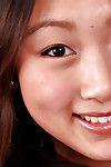 amateur Aziatische solo meisje Evelyn Lin bloot tiny tieten na strippen naakt