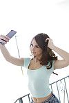 سمراء الهواة رايلي ريد أخذ غير عارية selfies قبل حوض استحمام