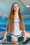 Dunne tiener lieverd virginia Zon uitkleden voor naakt modellering sessie