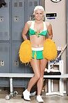 sexy busty teen blonde Layla Preis Nimmt aus Ihr cheerleader gleichmäßigen