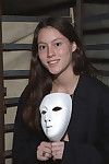 amateur latina verwijdert masker voor verspreiding bijgesneden eerste timer kut