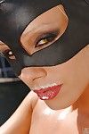 Stupendous Pornostar in catwoman outfit Führt ein milchig strip Szene