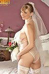 ใหญ่ หัวนม ผู้หญิง ใน เป็ งานแต่งงาน ชุด Christy รอย มันแพร่กระจาย ต้นขา ต้อง แสดง จิ๋ม