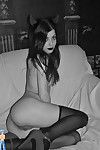 сексуальная молодой Хэллоуин Дьявол девушка в чулки