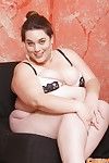 बड़े पेट और गांड गोल-मटोल लड़की कमबख्त पर एक सोफा