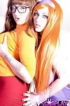 Daphne e Velma a partir de Scooby Doo lésbicas Cosplay com Harmonia re