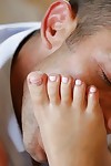गोरा यूरो पॉर्न स्टार vinna रीड चाटना खुद पैर की उंगलियों जबकि प्राप्त योनि मुखमैथुन