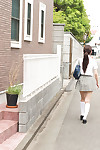 japoński uczennica bierze off jej mundury i jest seks z jej ojczym