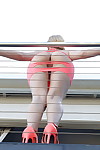 Красивые Европейский Блондинка Биби Ноэль ласки Приятно Большой сиськи в сексуальная наряд