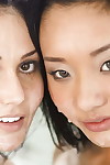 युवा सुंदरियों एरियाना मैरी और अलीना ली टैग टीम 1 लंड में शॉवर