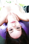 Flexível solo menina Jenna J Ross espalha careca buceta depois de Yoga Calças remoção