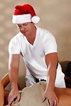 Kerst masseur is cumming op een geile Slank Augustus ames!