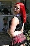 18 العام القديمة الهواة أحمر في سن المراهقة نماذج عارية & يظهر صغيرة الثدي