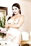 Pawg Valentina Nappi strutting in wit Opslag voor bbc studs