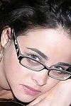 एमेच्योर चश्मा लड़की सोफी से trueamateurmodels.com