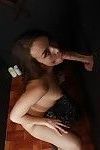 Esmer cici kız Sophie Sutra doz oral seks için bir dick Gelen gloryhole