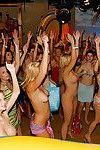 frei und Einfach Damen genießen ein Wild Sex Orgie bei die betrunken Club party