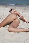 amateur material de archivo de el Playa Con desnudo jóvenes Rubia novia