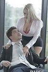 विक्टोरिया ग्रीष्मकाल seduces उसके बॉस के साथ उसके अति सुंदर घटता
