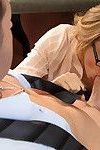 Corinna ब्लेक seduces उसके बॉस के साथ उसके रसदार स्तन