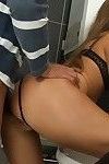 可爱的 青少年 与 性感的 屁股 杰西卡 Lux 获取 搞砸 在 的 浴室
