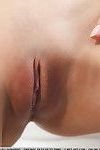 किशोरी एकल लड़की कैंडिस बी उजागर phat गांड और बड़े प्राकृतिक स्तन में मोजे
