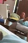 Kurvig Krankenschwester noelle Easton Knallte rechts bei Arbeit