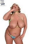 gordito mujer posando en Bikini