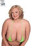 chubby Femme posant dans bikini