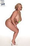 Chubby woman posing in bikini