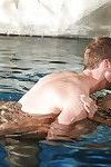 Voluttuosa teen Charlee Monroe ha un appassionato Sesso a il A bordo piscina