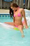 जंगली Brandi ऑलसेन गीला गर्म गुलाबी बिकिनी तैरना