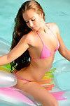 selvagem Brandi Olsen molhado quente cor-de-rosa biquini nadar