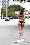 latina Babe Sophia Gnade Streifen in öffentliche und blinkt Titten auf Street