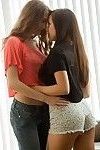 sexy Jenna Sativa en samantha Hayes Maken lesbische liefde
