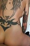peituda tatuado ruiva Anna Bell Picos usando Perfurado língua para entregar BJ