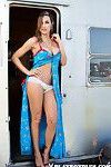 Leggy Centerfold modelo Ana cheri expondo Grande Peitos para Glamour ATIRAR