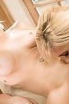 hot blond Tasha Bewind en Alix Lynx Genieten in gepassioneerd lesbische massage sessio